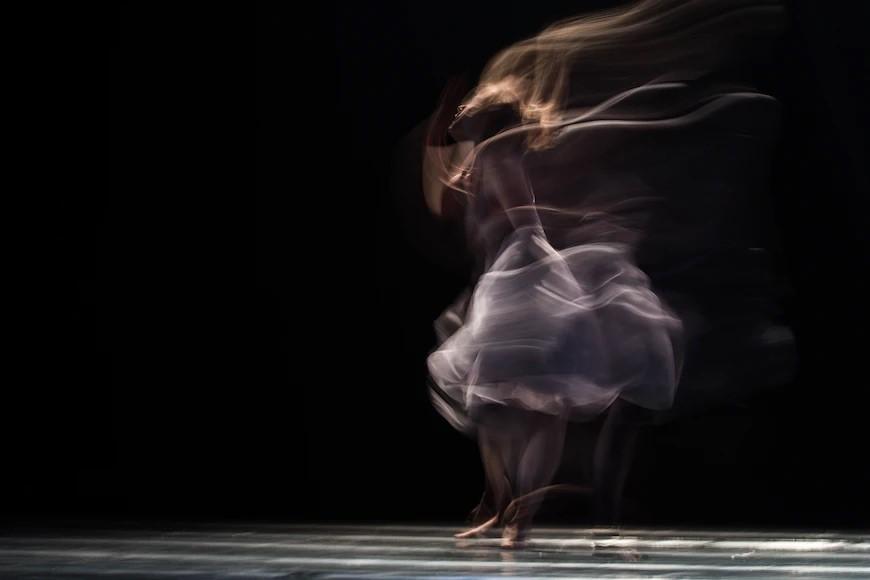 Hebrew RT image dancing